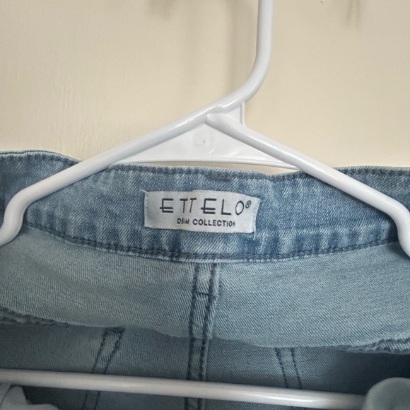 High-rise straight leg jeans, size 2-4 - Picture 3 of 3